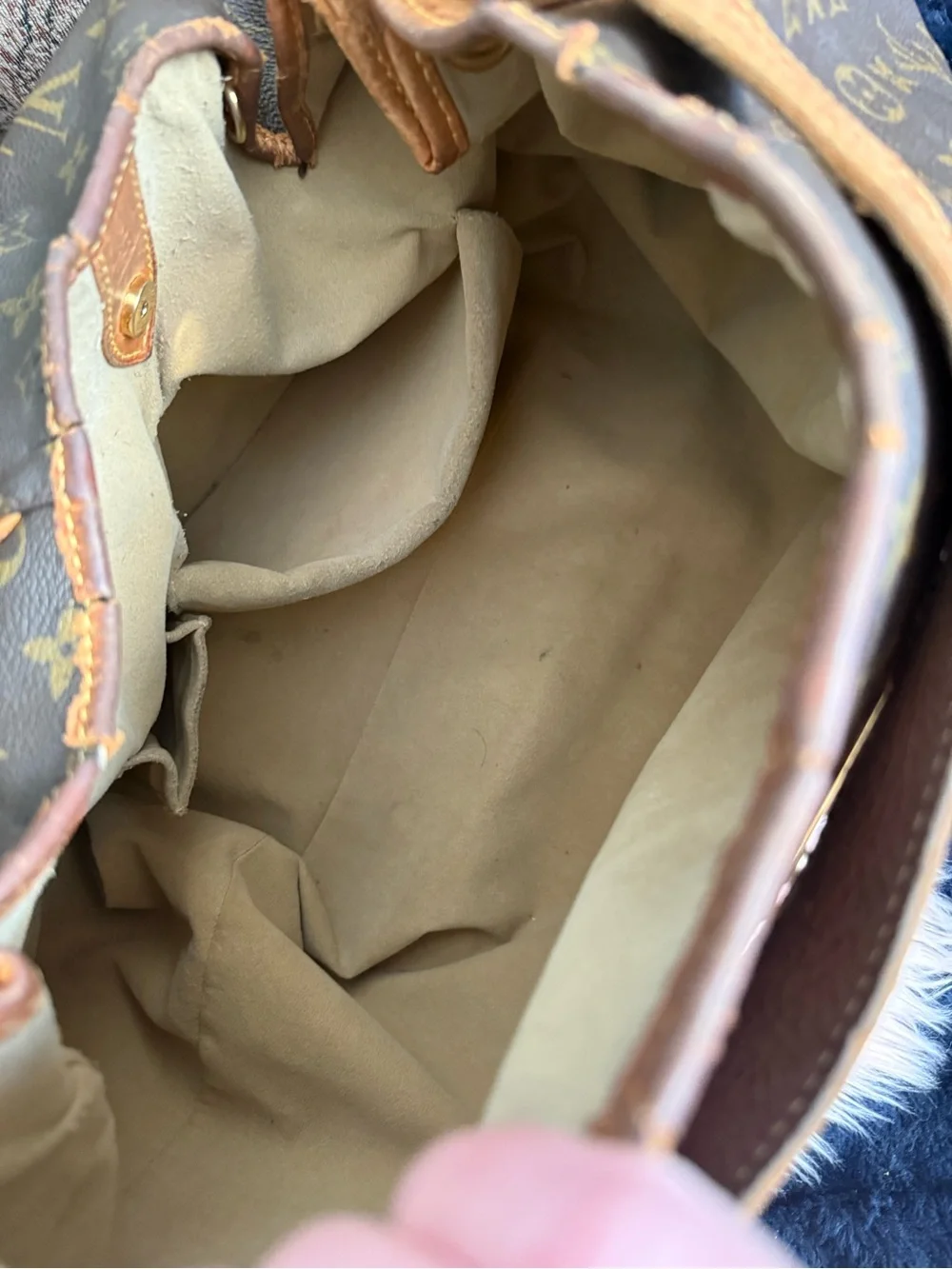 Louis Vuitton AUTHENTIC💯🌹GM Galleria Monogram Canvas Shoulder Bag with Tan Trim